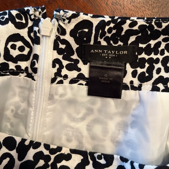 Ann Taylor ivory black animal print pencil skirt - Picture 7 of 7